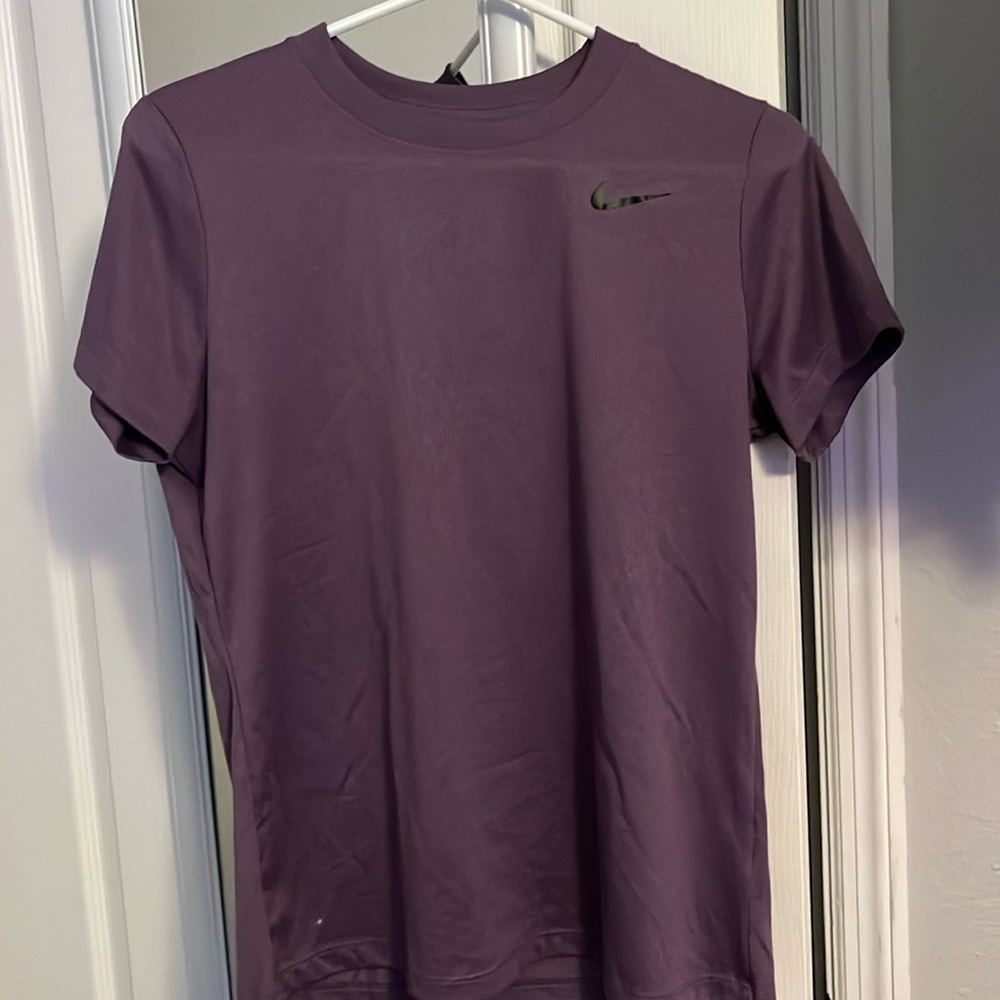 Women’s Nike top